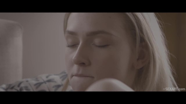 Пацан привел домой новую телку для красивого секса